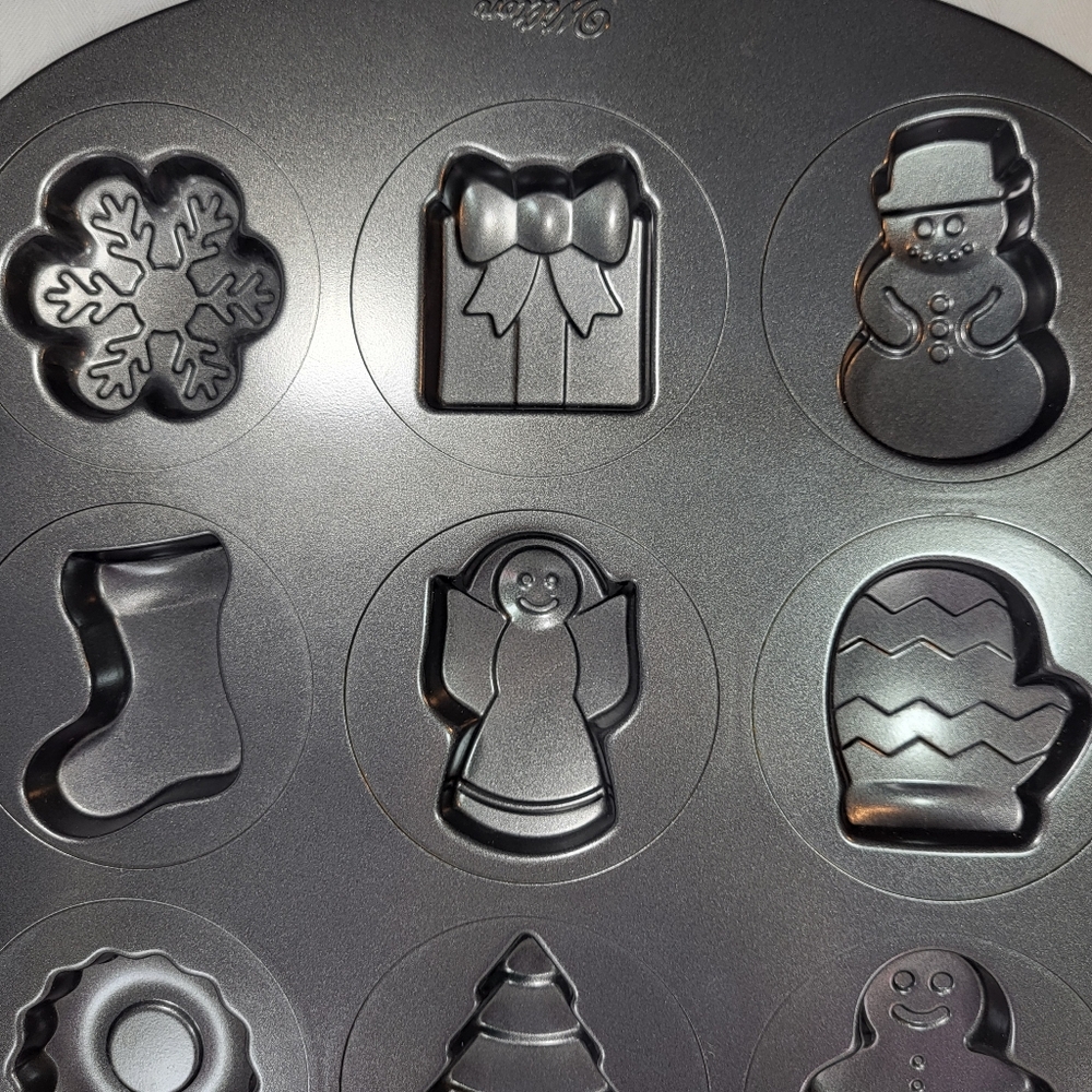 Wilton 12 Cookie Shapes Pan Non-Stick Christmas Holiday Baking Mold Metal - Picture 2 of 11